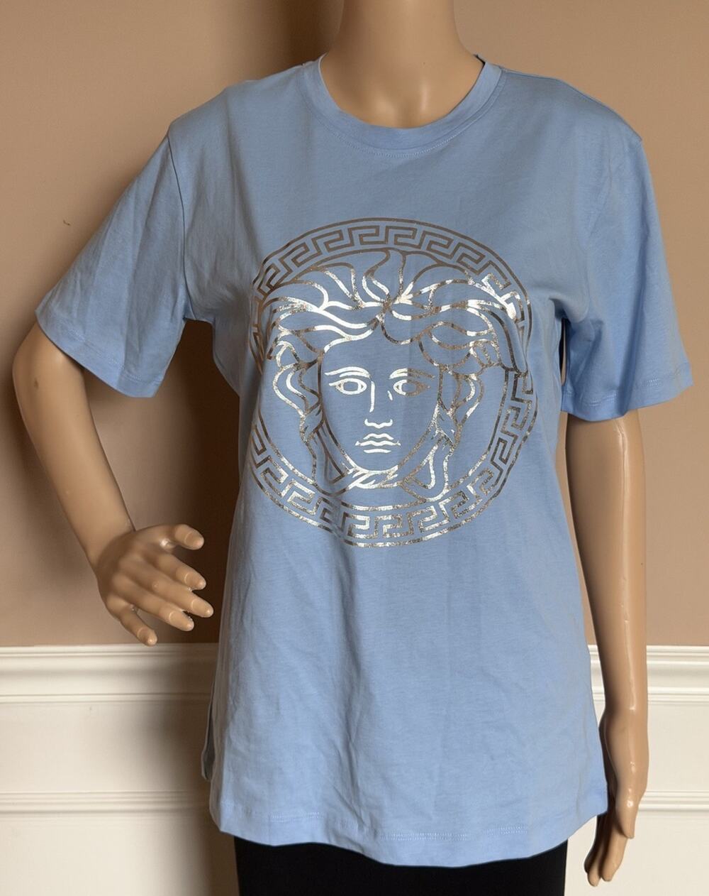 Versace Women's Silver Medusa Light Blue Jersey T-Shirt 6 (40 Euro) 1016967 NWT